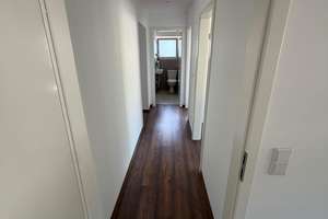 Frisch renovierte 4-Zimmer-Wohnung mit 2 Balkonen, Aufzug, Garage – Nourneystraße 14, 40822 Mettmann – Vorschaubild 8