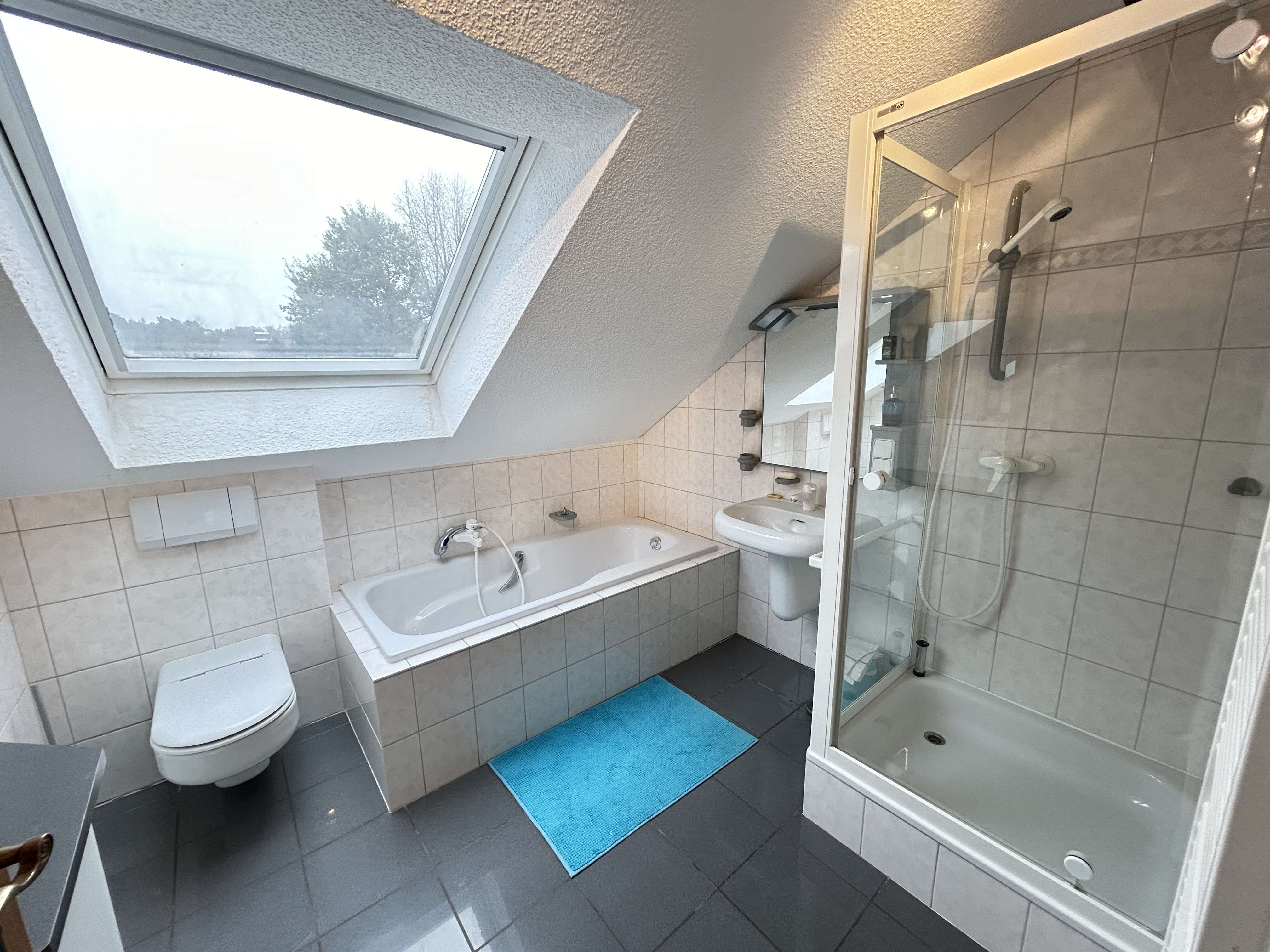 Immobilie in Diemelstadt - Zweifamilienhaus mit Doppelgarage in idyllischer Lage in Diemelstadt-Wrexen - Bild 3