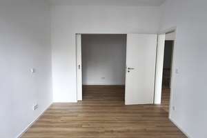 **Großzügige Fläche mit Garten, Ankleideraum, Speisekammer und Wohlfühlbad in idyllischer Wohnlage** – Buchfinkenweg 2-4, 4159 Wahren, Leipzig – Vorschaubild 13