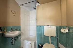 Altbau in Platzlage - sanierungsbedürftige 3-Zimmer Wohnung mit Balkon und Fahrstuhl! – Goslarer Platz 5, 10589 Charlottenburg, Berlin – Vorschaubild 17