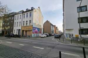 Altbau mit Grundstück, 2 km vom Dom, 6 m Front, 30 m Seite - zur Renovierung oder Neubau – Hartwichstrasse 65, 50733 Köln – Vorschaubild 9