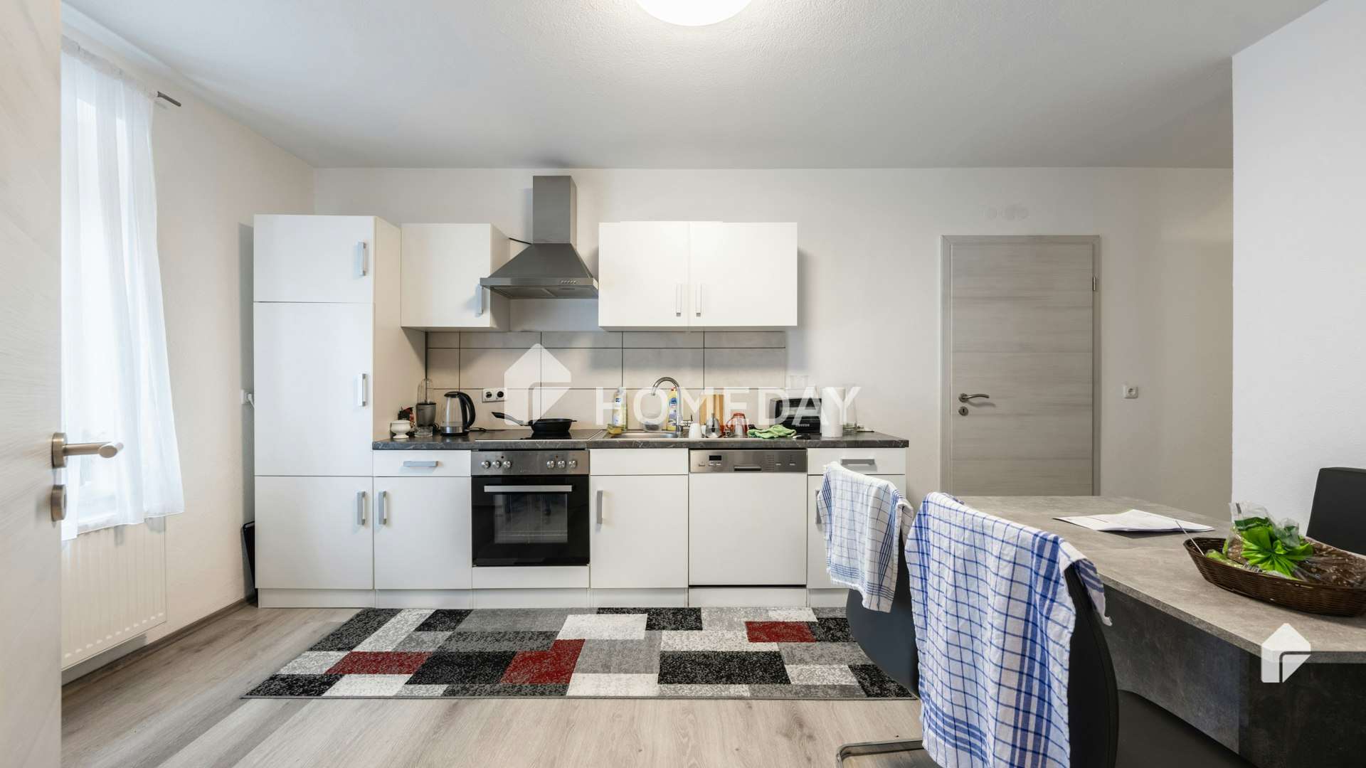 Immobilie in Maxhütte-Haidhof - Top gepflegtes Mehrfamilienhaus mit 4 WE's, 10 Garagen, Nebengelass und großem Grundstück. - Bild 2