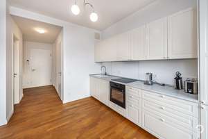 Wohnen in hochwertigem Ambiente mit internationalem Flair.
Möblierte 2 Zimmer-Dachterrassen-Wohnung – Die vollständige Adresse der Immobilie erhältst du vom Anbieter., 40549 Heerdt, Düsseldorf – Vorschaubild 9