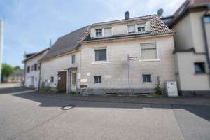 Einfamilienhaus auf Grundstück mit Entwicklungspotenzial – Abriss, Neubau oder Stellplätze möglich