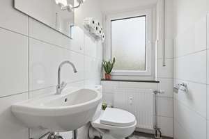 Sofort einziehen! 3-Zimmer Hochparterrewohnung mit Balkon und TG-Stellplatz in zentraler Lage Porz – Die vollständige Adresse der Immobilie erhältst du vom Anbieter., 51143 Porz (Ortsteil), Köln – Vorschaubild 9