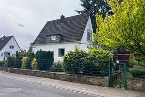Freistehendes Einfamilienhaus mit Garage, neuer Heizung & Entwicklungspotenzial in ruhiger Toplage – Baumberger Straße 2, 50737 Longerich, Köln – Vorschaubild 2