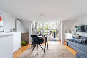 Dachgeschosswohnung mit Weitblick über die Dächer von Eimsbüttel! – Die vollständige Adresse der Immobilie erhältst du vom Anbieter., 20255 Eimsbüttel (Ortsteil), Hamburg – Vorschaubild 2