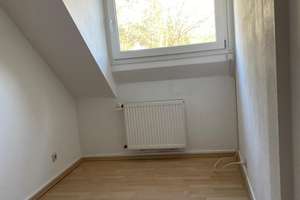 Gemütliche 3-Zimmer-Dachgeschosswohnung mit Sonnenterrasse in ruhiger Lage von Köln-Dellbrück! – Kräuterweg 12, 51069 Dellbrück, Köln – Vorschaubild 10