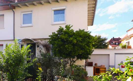 Charmantes Reihenendhaus in Reutlingen mit Garten & Garage in Toplage