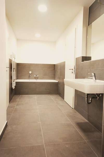 Modernes Badezimmer.jpg