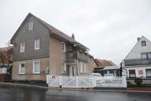 Wohnhaus mit Nebengebäude, Garage und Hof sowie Grundstück in Lauchröden – Wartburgkreis – Vorschaubild 1