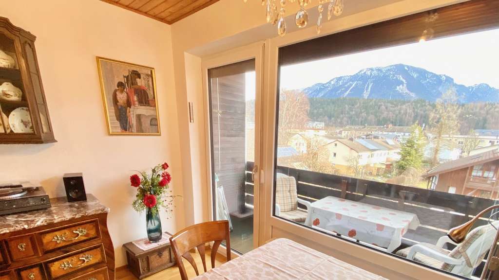 Immobilie in Bad Reichenhall - PANORAMA-JUWEL: Modernisierte 3-Zi.-Whg. mit Logenplatz-Bergblick. - Bild 1