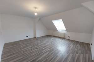 ***Sehr schöne, helle 3 Raumwohnung mit Blick ins Grüne mit neu saniertem Bad, EBK möglich*** – Lessingplatz 6, 9130 Sonnenberg, Chemnitz – Vorschaubild 12