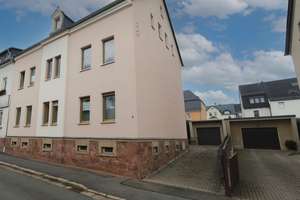 Wohnen & Vermieten: Mehrfamilienhaus mit Garten und Entwicklungspotenzial – Die vollständige Adresse der Immobilie erhältst du vom Anbieter., 9350 Lichtenstein/Sachsen – Vorschaubild 2