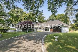 Architektenvilla in direkter Rheinlage – Eleganz, Privatsphäre und Lebensqualität auf höchstem Ni...