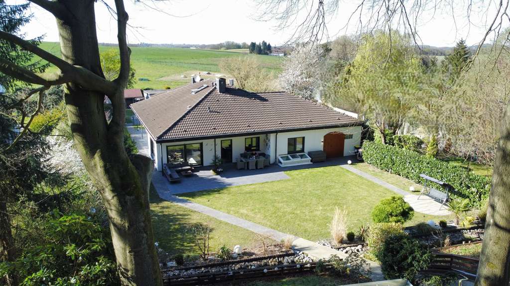 Familienfreundliches Wohnhaus mit 3 Einheiten, Garten und Kapitalanlage-Potenzial