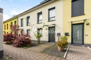 Moderne Wohnqualität mit Stil – Hochwertiges Reihenhaus mit Garten in familienfreundlicher Lage