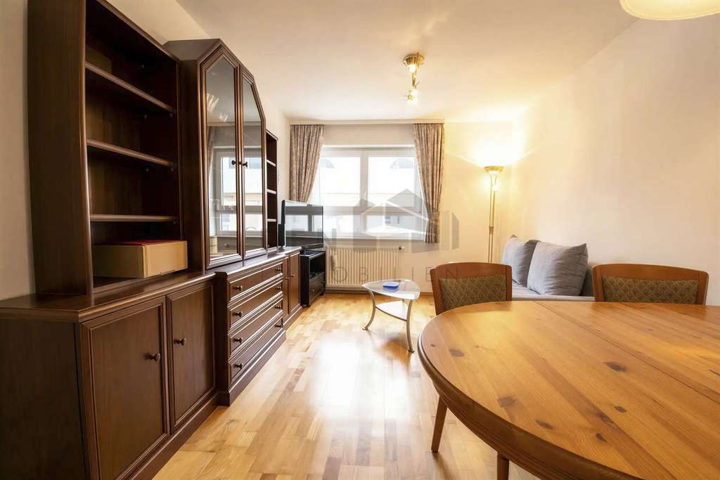 Immobilie in Karlsruhe - Kapitalanlage (4,52%) oder Eigennutz: 2-Zimmer-Wohnung mit Stellplatz in gefragter Innenstadtlage - Bild 2