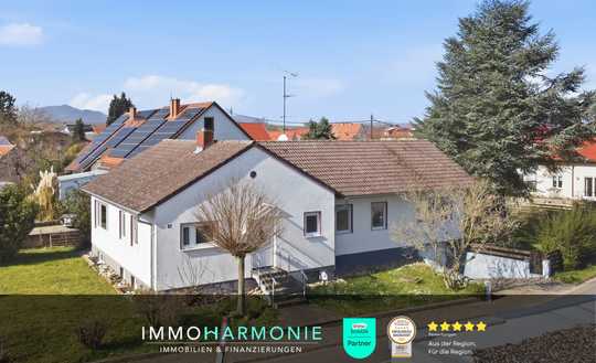 Freistehender Bungalow mit parkähnlichem Garten und Garage in Mörzheim