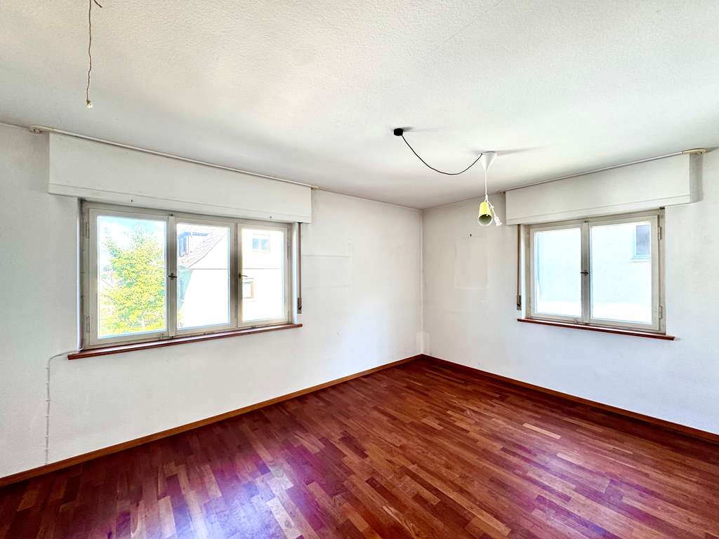 Immobilie in Waiblingen - Ihr neues Zuhause! 3 Familienhaus in guter Lage mit großem Garten, Garage und Stellplätze - Bild 3