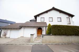 Charmantes Zweifamilienhaus mit Charakter, großem Garten und zwei Garagen in Geisenfeld – Die vollständige Adresse der Immobilie erhältst du vom Anbieter., 85290 Geisenfeld – Vorschaubild 2
