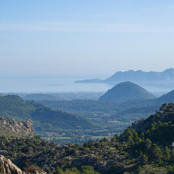 Rustikales Anwesen mit Blick auf die Bucht von Pollensa in Escorca, Mallorca, zu verkaufen