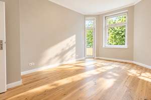 Altbaucharme & Citynähe: Hochwertig renovierte 2-Zimmer-Wohnung mit Balkon – courtagefrei – 20535 Hamm, Hamburg – Vorschaubild 5