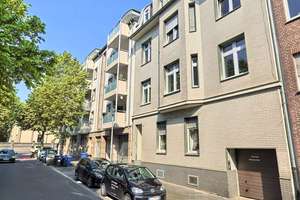 Stilvolle Altbauwohnung in Toplage am Bunten Garten
- kernsaniert mit vielen Highlights