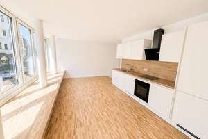 Erstbezug mit Sitzfenster: Sehr helle 60 m² Wohnung mit EBK & Parkett
