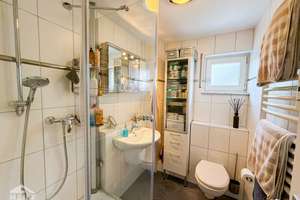 Helle Maisonette mit Dachbalkon, drei Schlafzimmern, zwei Bädern und Tiefgarage! – Im Bogert 26, 70599 Plieningen (Ortsteil), Stuttgart – Vorschaubild 10