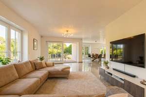 Moderne Villa mit traumhaftem Gartenidyll und luxuriösem Wohnambiente in Wiesbaden – Die vollständige Adresse der Immobilie erhältst du vom Anbieter., 65201 Schierstein, Wiesbaden – Vorschaubild 1