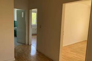 Geräumige, gepflegte 4 Zimmer-Wohnung mit Balkon in ruhiger guter Stadtrandlage – Die vollständige Adresse der Immobilie erhältst du vom Anbieter., 34125 Fasanenhof, Kassel – Vorschaubild 6