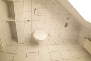 DEM HIMMEL SO NAH / Schöne Dachgeschosswohnung mit Einbauküche in Jugendstil-Stadtvilla – Blücherstraße 34, 65195 Westend / Bleichstraße, Wiesbaden – Vorschaubild 8