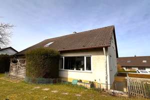 Ideal für große Familien:
2 ½-FAMILIENWOHNHAUS
MIT GARTEN UND 3 GARAGEN – Die vollständige Adresse der Immobilie erhältst du vom Anbieter., 74523 Schwäbisch Hall – Vorschaubild 4