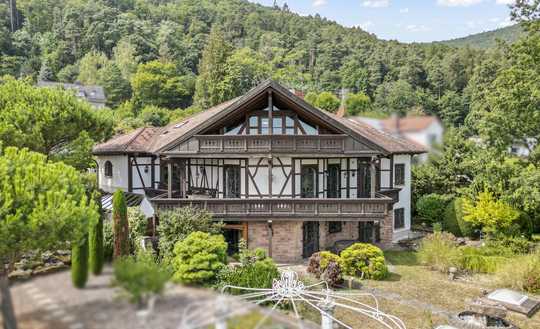 Luxuriöse Villa in Weyher mit Panoramablick und großzügigem Grundstück