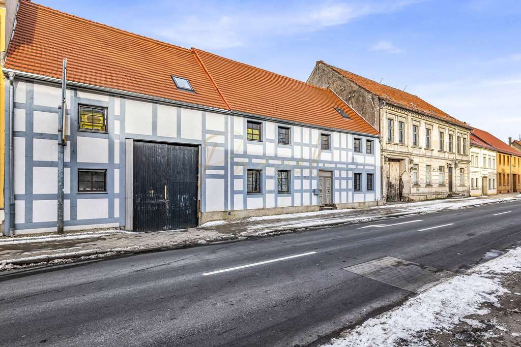 Immobilie in Fehrbellin - Renoviertes Mehrfamilienhaus in Fehrbellin - Solide Substanz mit Potenzial! - Bild 1
