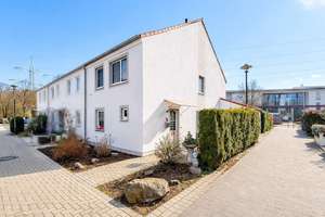 Ankommen  und  Aufblühen - Reihenendhaus mit Garten und Wohlfühlfaktor in zentrumsnaher Lage! – Die vollständige Adresse der Immobilie erhältst du vom Anbieter., 51503 Rösrath – Vorschaubild 1