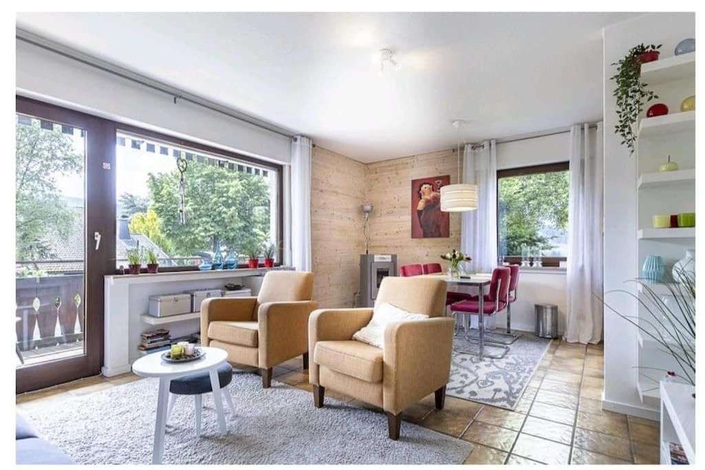 Immobilie in Winterberg - Vermietbare Ferienwohnung mit traumhaftem Ausblick in Winterberg-Züschen - Bild 0