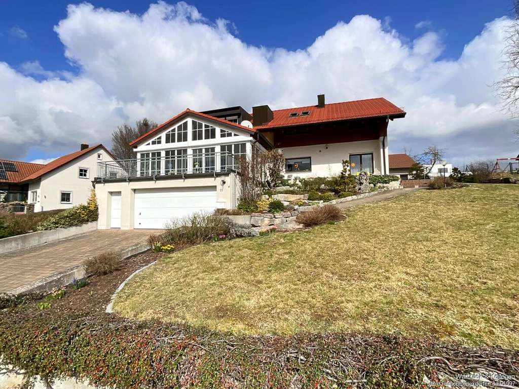 Immobilie in Ellingen - Gepflegtes Ein- oder Zweifamilienhaus mit Wintergarten, Garage und Nebengebäude 
in einer Top-Lage - Bild 1