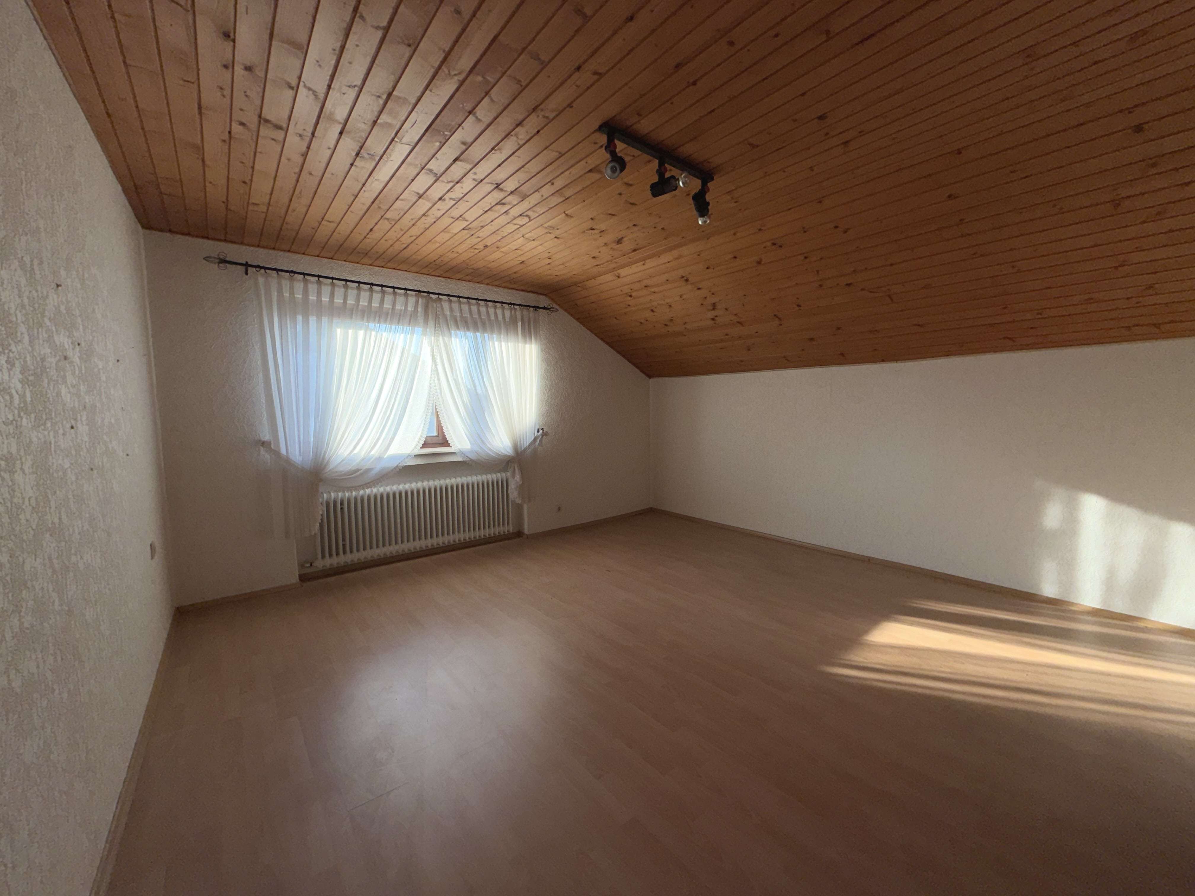 Immobilie in Wallerfangen - Schönes, großzügiges Einfamilienhaus in bevorzugter Wohnlage - Bild 2