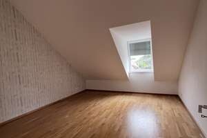 4 Zimmer Dachwohnung mit EBK und Westbalkon – Die vollständige Adresse der Immobilie erhältst du vom Anbieter., 80935 Lerchenau-Ost, München – Vorschaubild 2