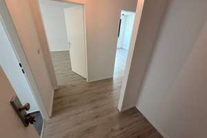 Helle und moderne 2-Zimmer-Wohnung mit Balkon! – Skarbinastr. 86, 12309 Lichtenrade, Berlin – Vorschaubild 2