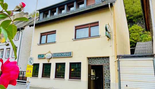 Bild von **Provisionfrei für Käufer**Ansprechendes Zweifamilienhaus, ehemalige Gasträume in Lorchhausen