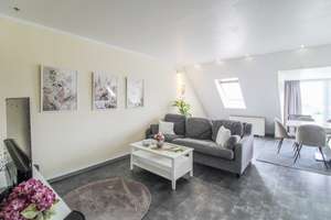 Stilvolle Maisonette mit Platz, Komfort und zwei Stellplätzen – Die vollständige Adresse der Immobilie erhältst du vom Anbieter., 42551 Velbert-Mitte, Velbert – Vorschaubild 2