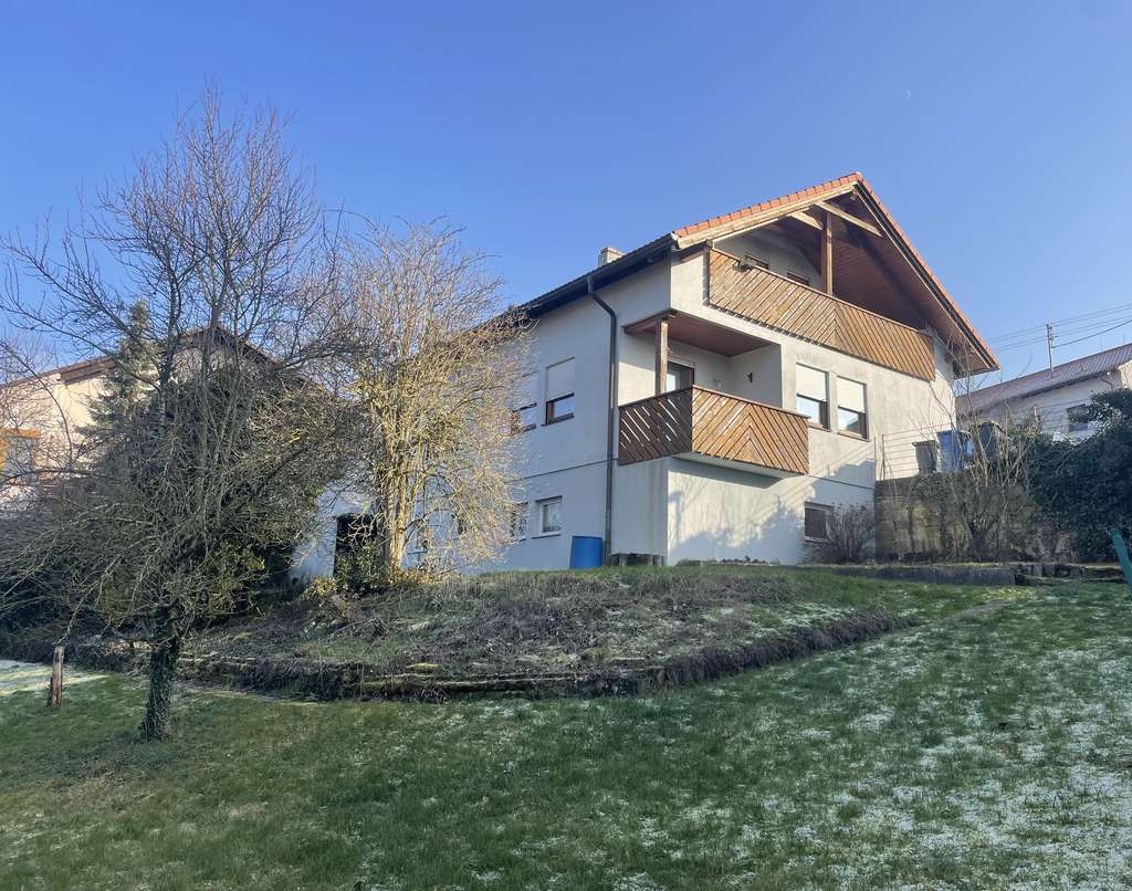 Immobilie in Schwaigern - Freistehendes Zweifamilien-Haus mit Garage in der Nähe von Schwaigern - Bild 1