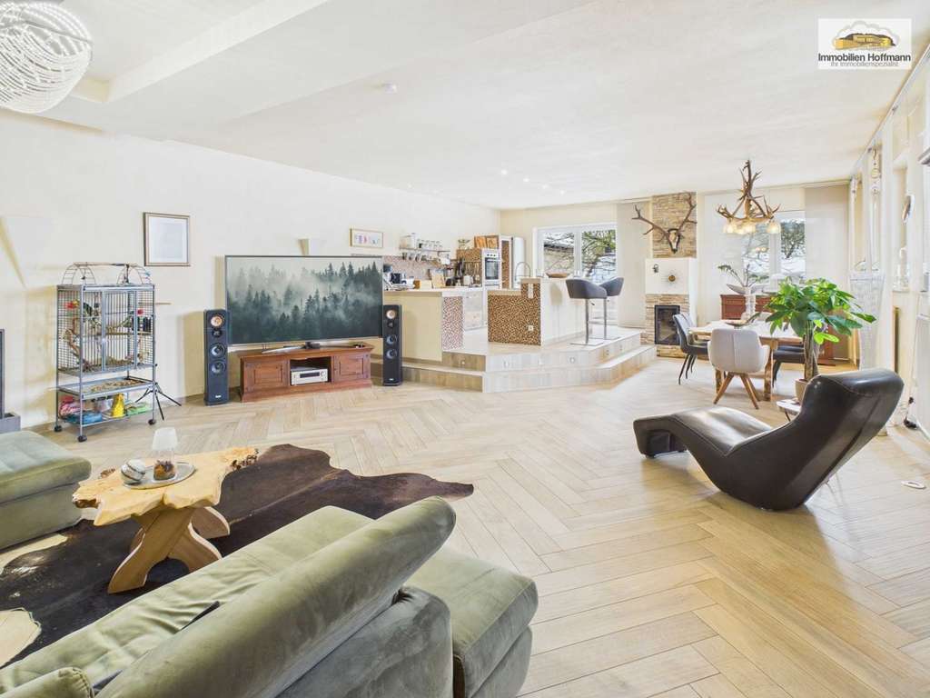 Immobilie in Kleinkahl - Exklusives Wohnanwesen mit 423 m² Wohnfläche & großem Grundstück – Wohnen und Arbeiten auf höchstem  - Bild 0