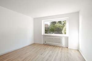 Sonnige 3,5-Zimmer mit Süd-Ost-Balkon, 25 m²-Hobbyraum und TG-Option in ruhiger Lage – Die vollständige Adresse der Immobilie erhältst du vom Anbieter., 22159 Farmsen-Berne, Hamburg – Vorschaubild 12