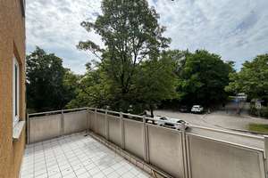 modernisierte 3-Zimmer-Wohnung mit zwei Balkonen in ruhiger Lage