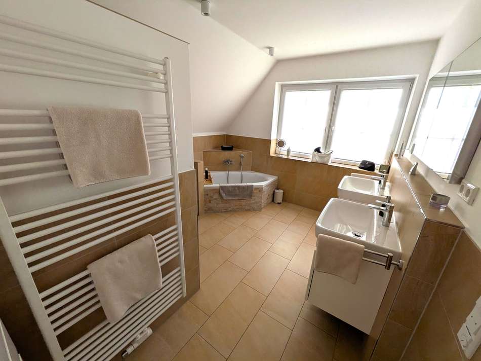 Das Tageslichtbad bietet neben