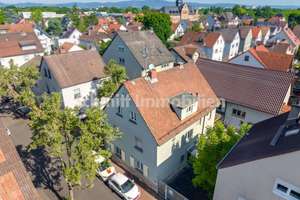 Seltene Gelegenheit: Dreifamilienhaus und Lagerhalle in F-Schwanheim